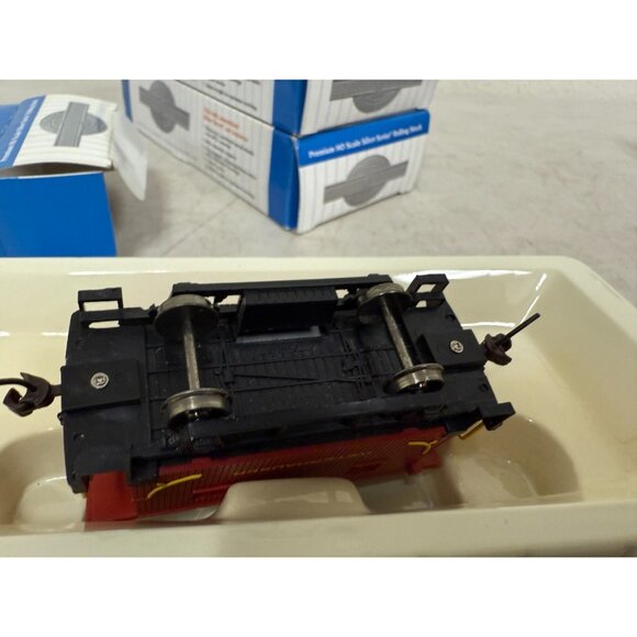 Bachmann HO Silver Series Freight Cars – #17216, 17137, 18444, Quaker, Burlingto - Picture 5 of 9